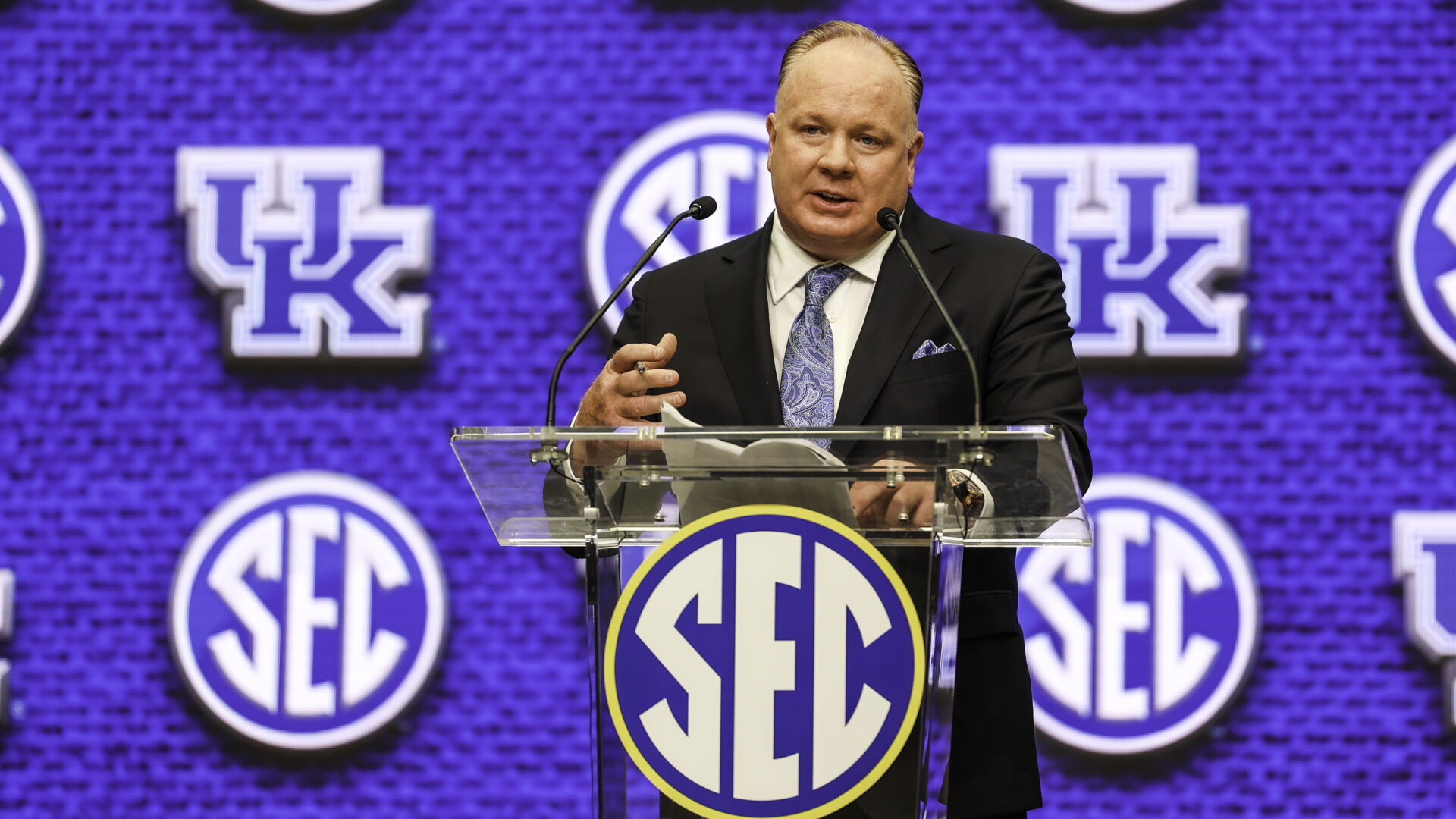BOZICH | Consensus Top-25 status shows respect Stoops, UK football have earned